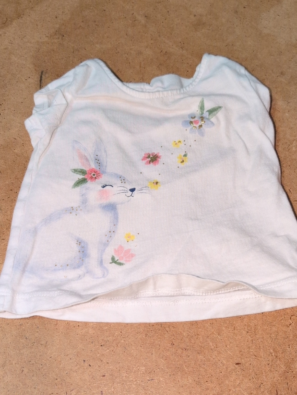 ❤️‍🔥10/$10❤️‍🔥 GUC Baby Girls Carter's White Bunny Graphic T-Shirt Size 3M